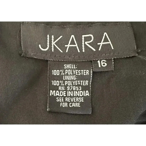 Elegant Black and White Maxi Dress - Picture 5 of 7